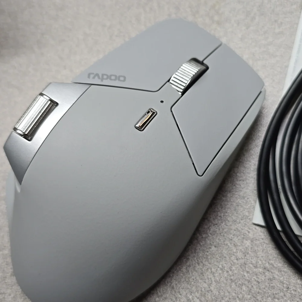 Silver Ergonomic Wireless Mouse with USB Connectivity